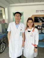С заведующим отделением, доктором Ли Шуаньчуанем